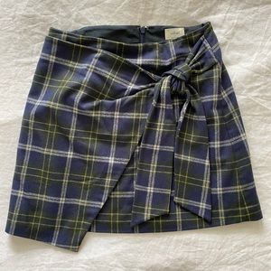 Aritzia WILFRED classic plaid wool skirt, size 4